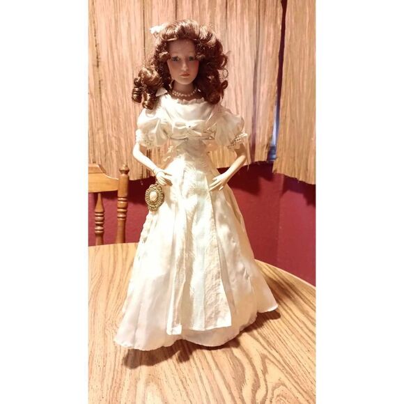 Cat W 1996 collectors doll porslin